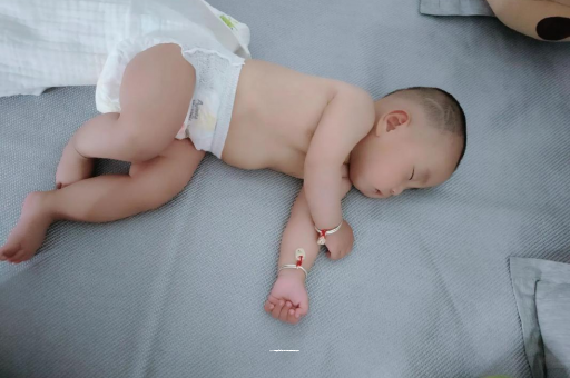 鄂州三个月宝宝抬头不稳 鄂州三个月宝宝抬头不稳